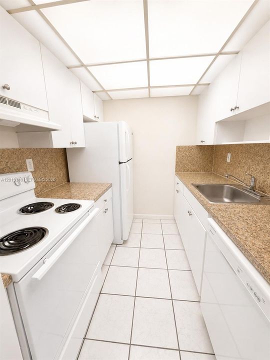 Active With Contract: $1,700 (1 beds, 1 baths, 625 Square Feet)