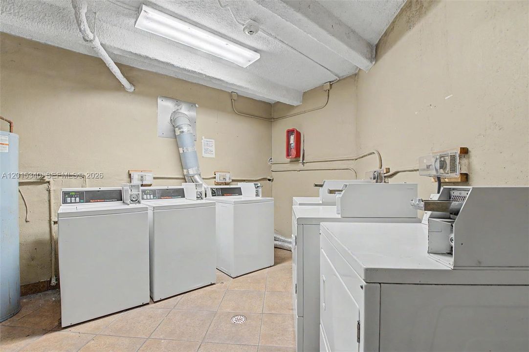 Active With Contract: $1,700 (1 beds, 1 baths, 625 Square Feet)