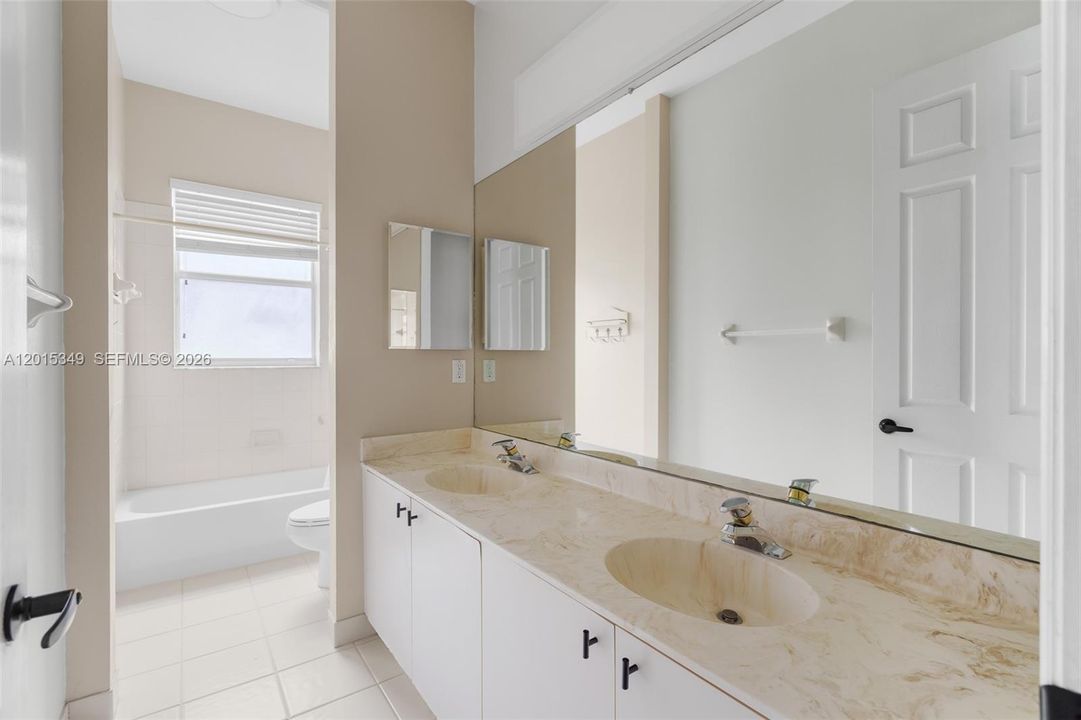 В аренду: $5,800 (5 спален, 3 ванн, 2670 Квадратных фут)