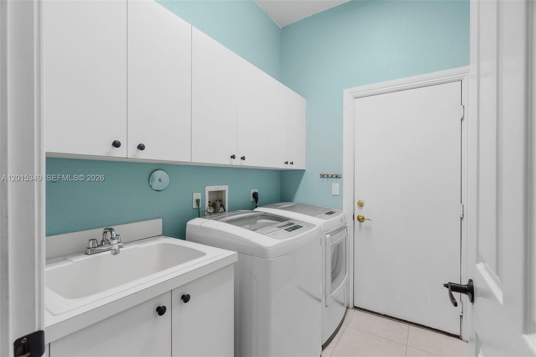 В аренду: $5,800 (5 спален, 3 ванн, 2670 Квадратных фут)