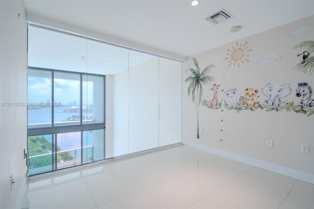 合同活跃: $7,500 (3 贝兹, 3 浴室, 1630 平方英尺)