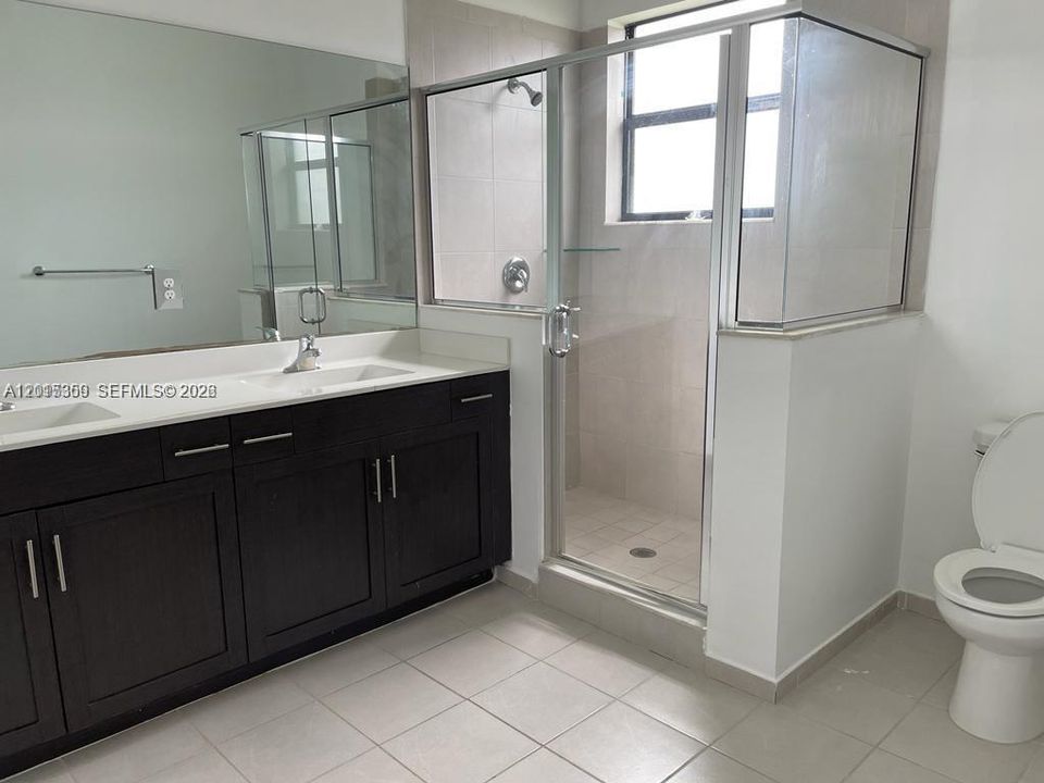 В аренду: $3,300 (3 спален, 2 ванн, 1610 Квадратных фут)