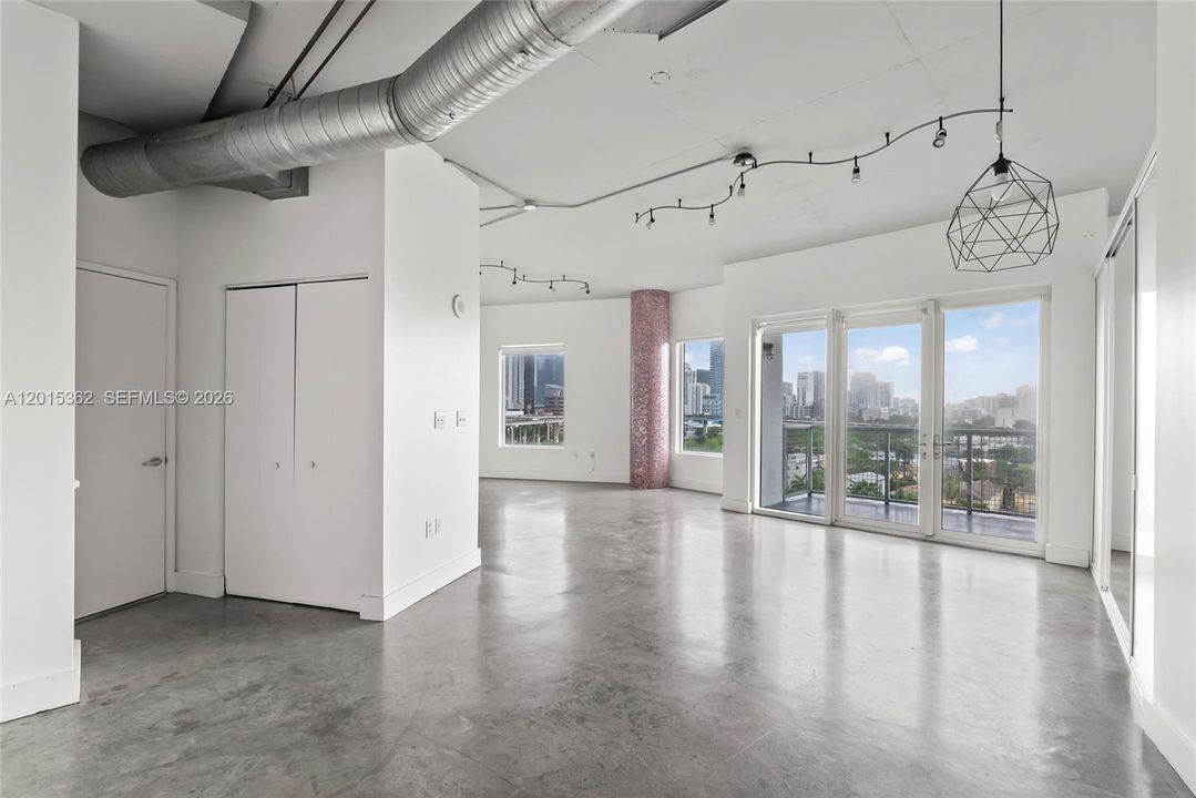 For Sale: $409,000 (2 beds, 2 baths, 1009 Square Feet)