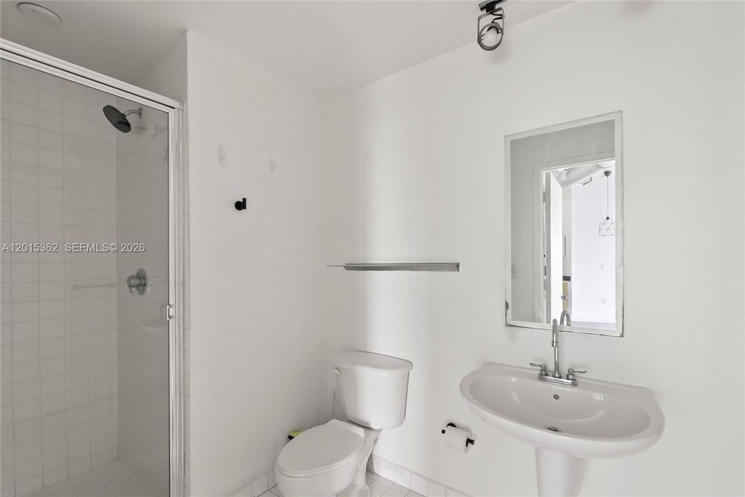 For Sale: $409,000 (2 beds, 2 baths, 1009 Square Feet)