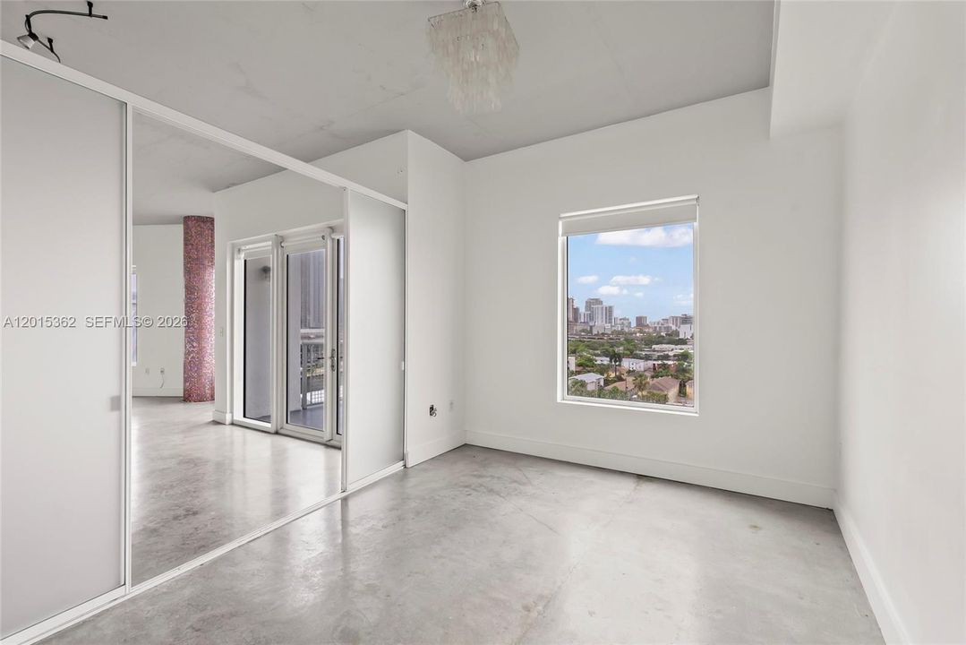 For Sale: $409,000 (2 beds, 2 baths, 1009 Square Feet)