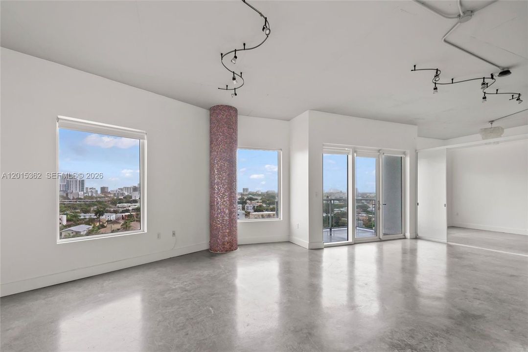 For Sale: $409,000 (2 beds, 2 baths, 1009 Square Feet)