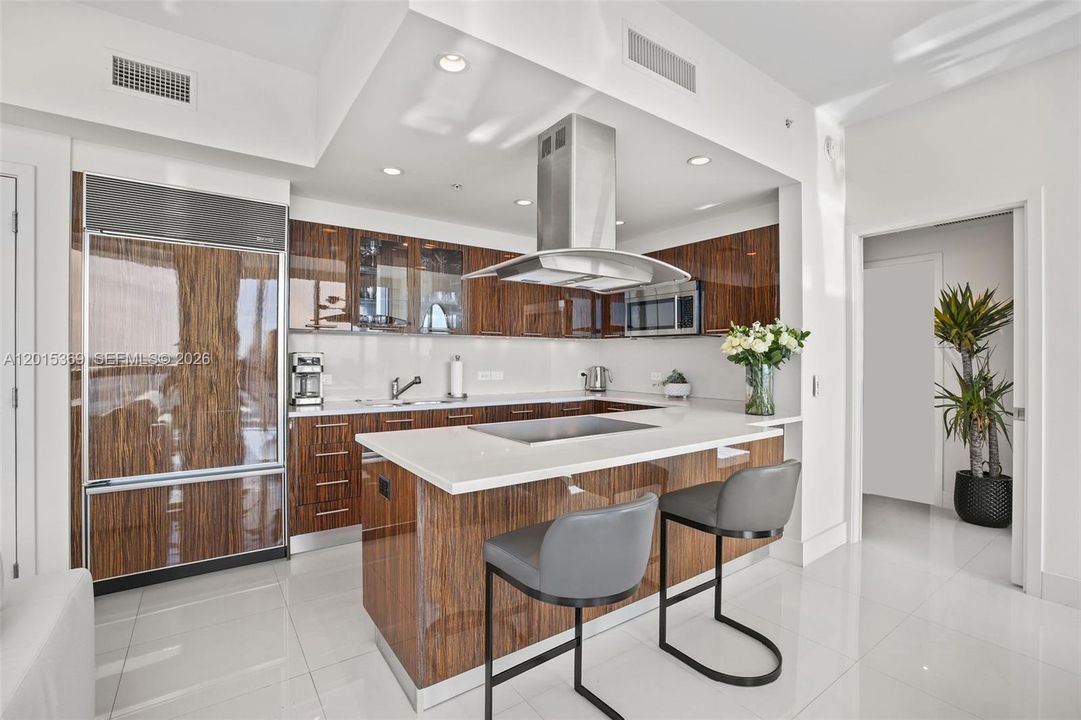 Active With Contract: $7,900 (2 beds, 2 baths, 1280 Square Feet)