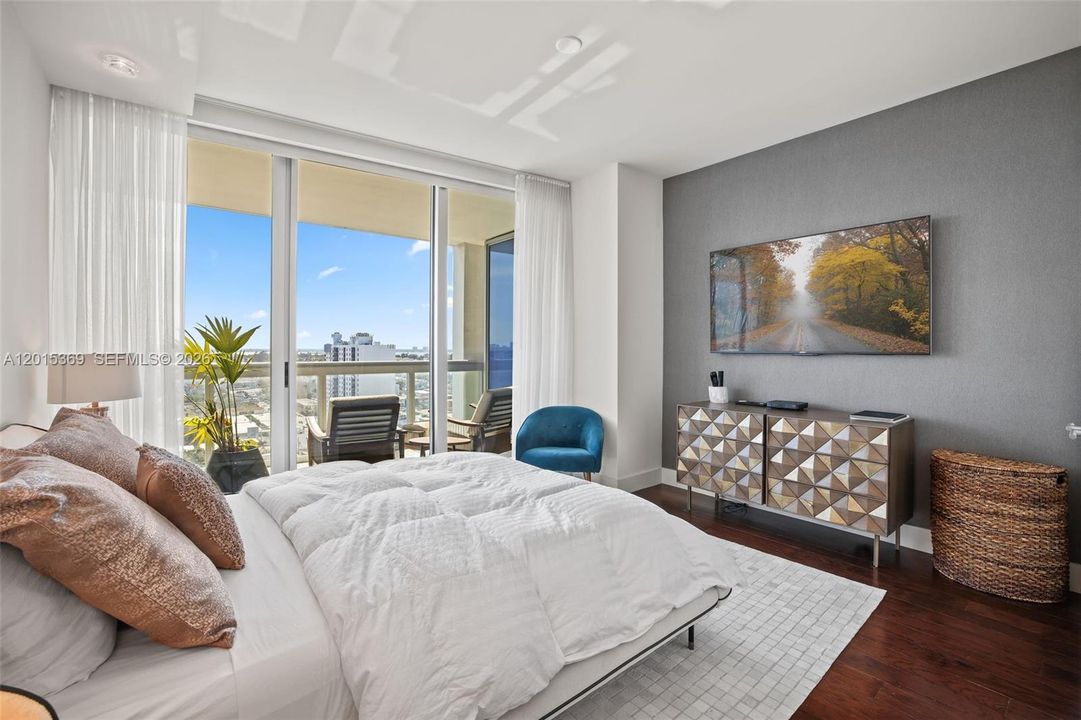 Active With Contract: $7,900 (2 beds, 2 baths, 1280 Square Feet)