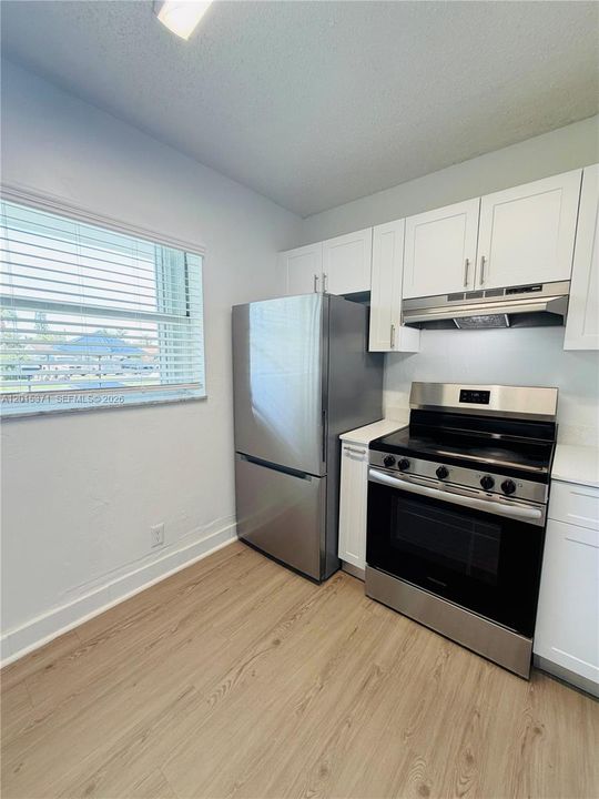 For Rent: $1,899 (2 beds, 1 baths, 800 Square Feet)