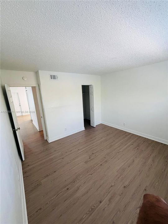 For Rent: $1,899 (2 beds, 1 baths, 800 Square Feet)
