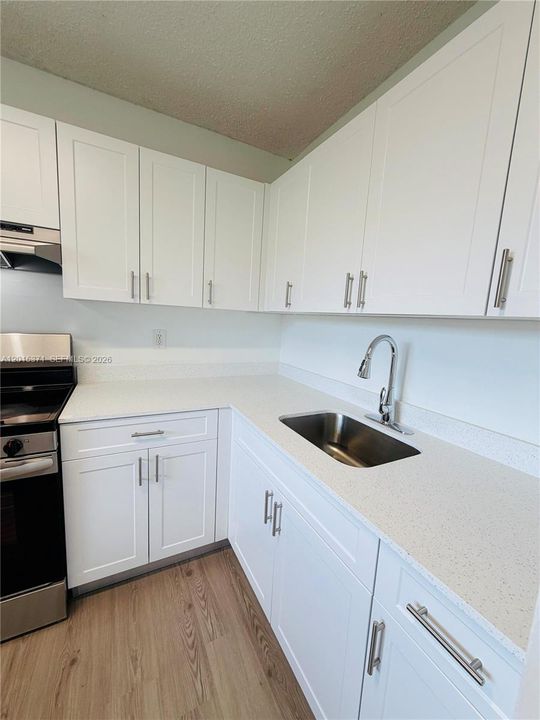 For Rent: $1,899 (2 beds, 1 baths, 800 Square Feet)