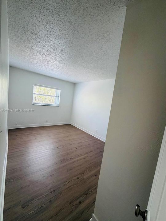 For Rent: $1,899 (2 beds, 1 baths, 800 Square Feet)