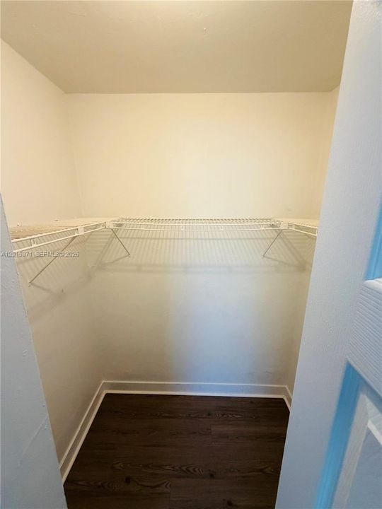For Rent: $1,899 (2 beds, 1 baths, 800 Square Feet)
