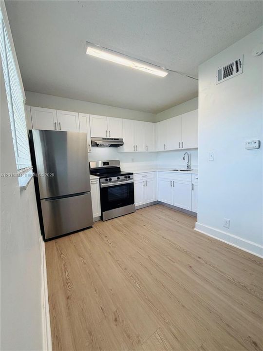 For Rent: $1,899 (2 beds, 1 baths, 800 Square Feet)