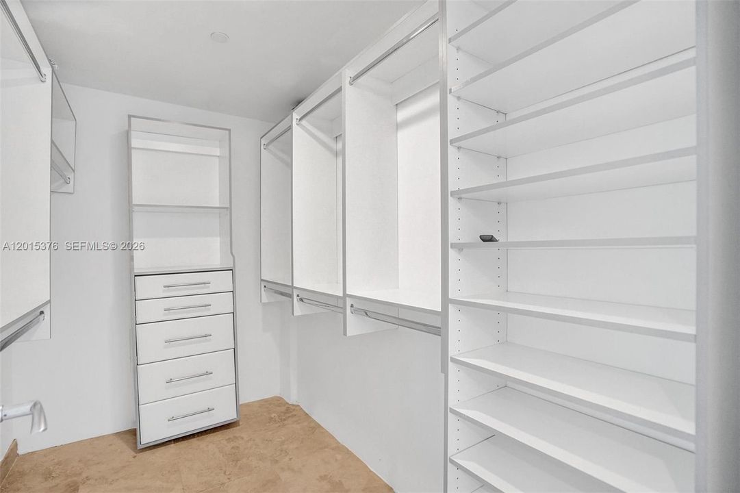 Activo con contrato: $9,000 (2 camas, 2 baños, 1094 Pies cuadrados)