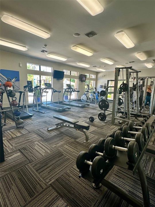 For Rent: $1,950 (1 beds, 1 baths, 586 Square Feet)
