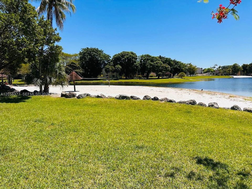 For Rent: $1,950 (1 beds, 1 baths, 586 Square Feet)