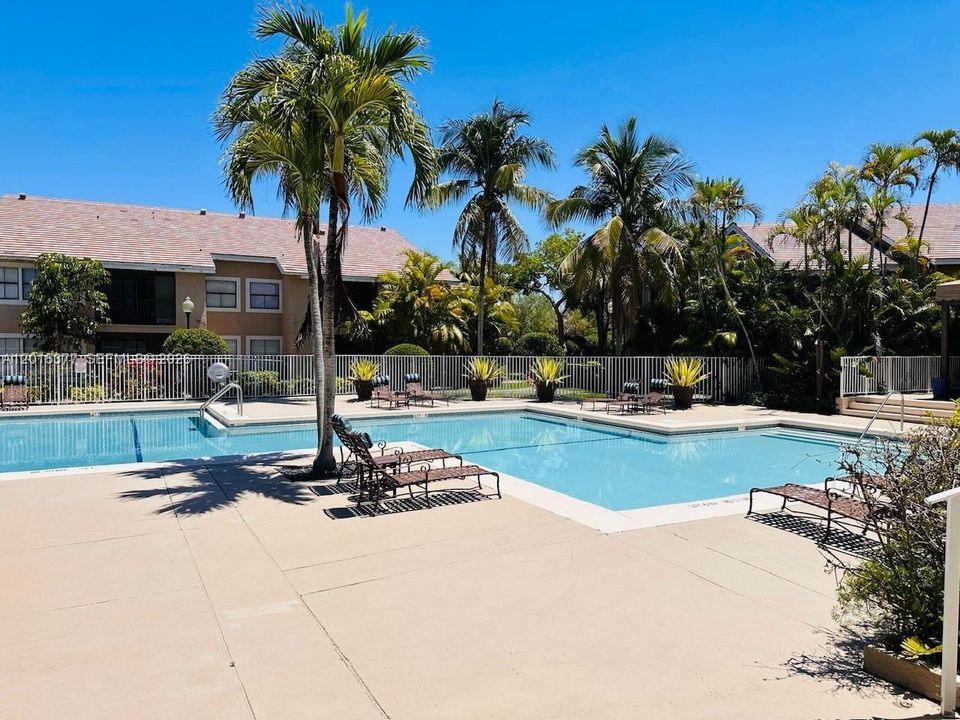 For Rent: $1,950 (1 beds, 1 baths, 586 Square Feet)