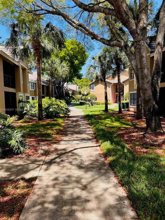 For Rent: $1,950 (1 beds, 1 baths, 586 Square Feet)