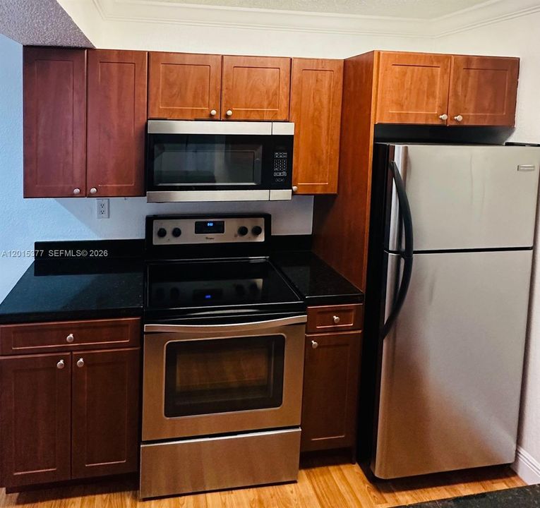 For Rent: $1,950 (1 beds, 1 baths, 586 Square Feet)