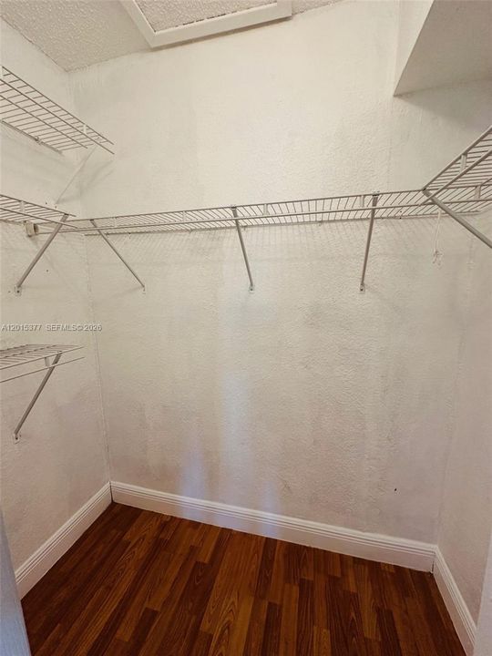 For Rent: $1,950 (1 beds, 1 baths, 586 Square Feet)