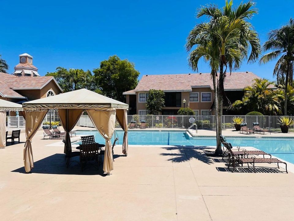 For Rent: $1,950 (1 beds, 1 baths, 586 Square Feet)