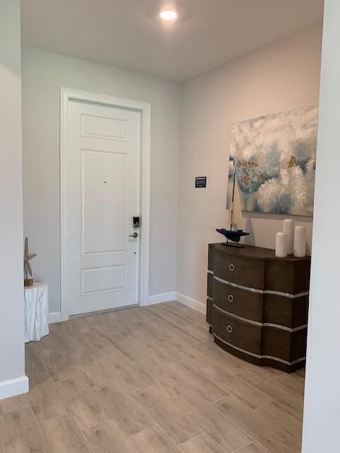 4969 foyer
