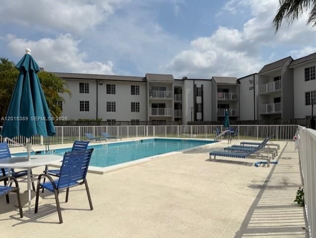 For Sale: $305,000 (2 beds, 2 baths, 1040 Square Feet)