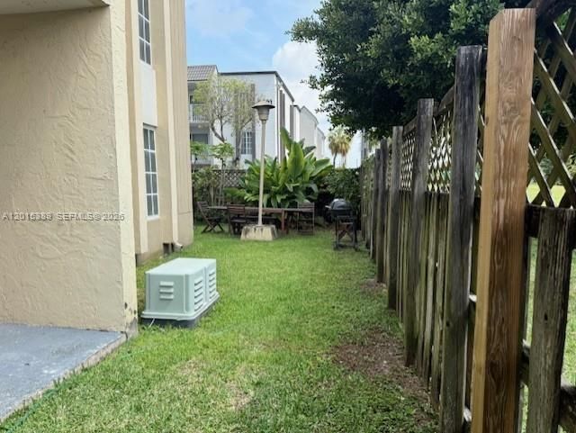 For Sale: $305,000 (2 beds, 2 baths, 1040 Square Feet)