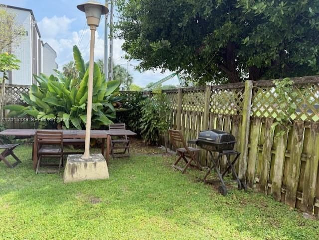 For Sale: $305,000 (2 beds, 2 baths, 1040 Square Feet)