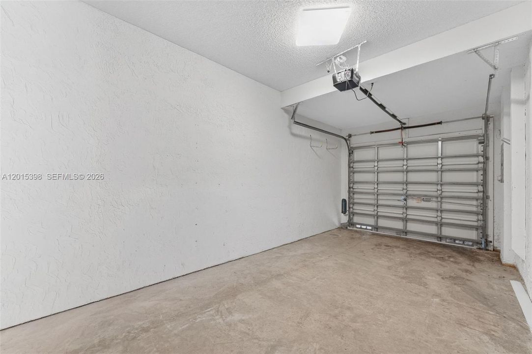 Activo con contrato: $3,100 (3 camas, 2 baños, 1679 Pies cuadrados)