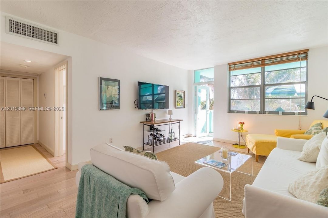 For Sale: $795,000 (1 beds, 1 baths, 640 Square Feet)