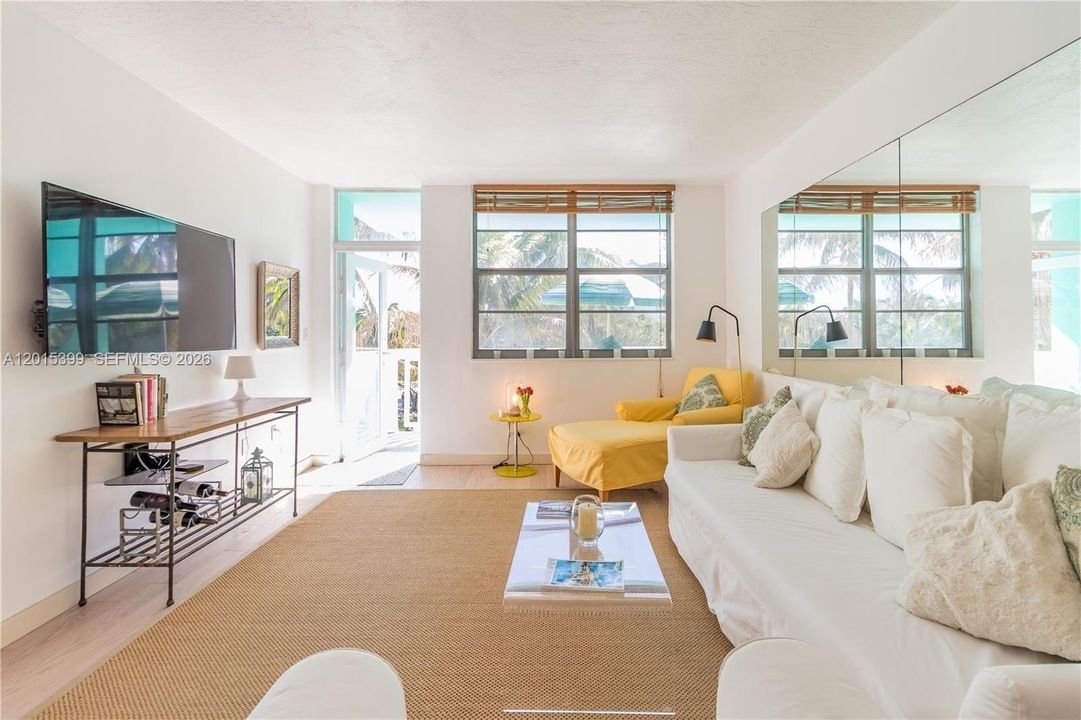 For Sale: $795,000 (1 beds, 1 baths, 640 Square Feet)