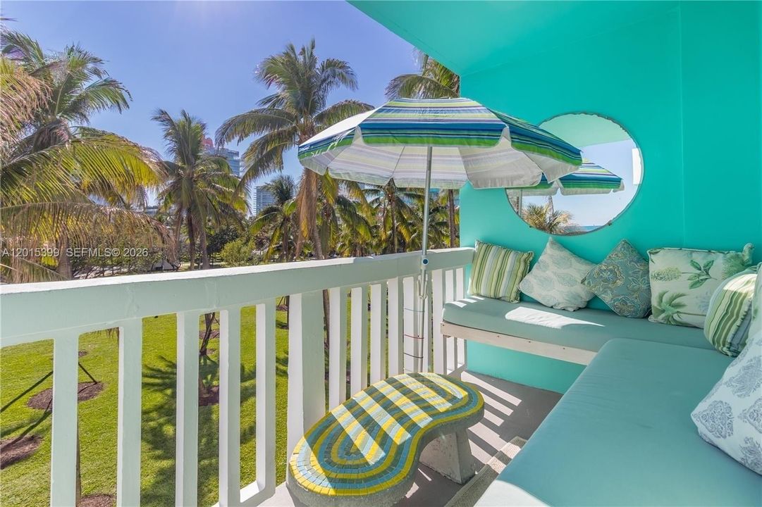For Sale: $795,000 (1 beds, 1 baths, 640 Square Feet)