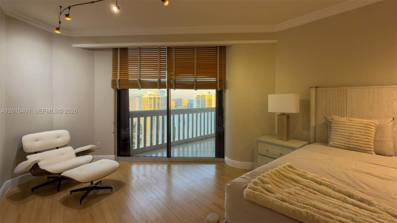 En Renta: $12,000 (3 camas, 3 baños, 2560 Pies cuadrados)