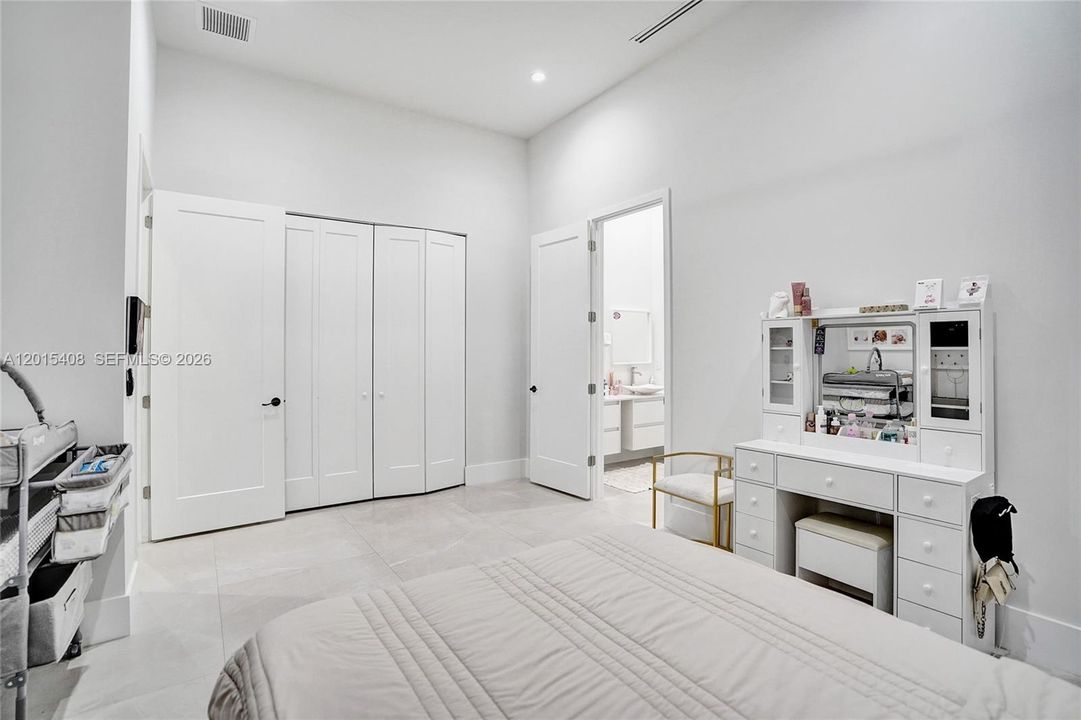 For Sale: $2,425,000 (6 beds, 4 baths, 3609 Square Feet)