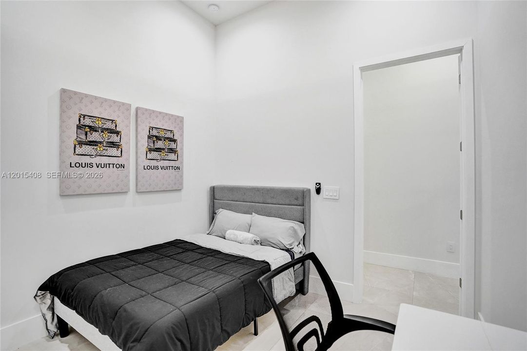 For Sale: $2,425,000 (6 beds, 4 baths, 3609 Square Feet)