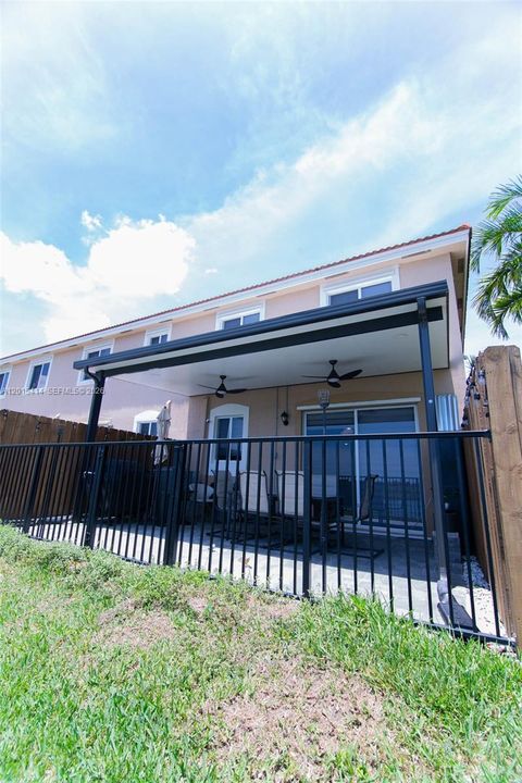 En Venta: $300,000 (4 camas, 3 baños, 1374 Pies cuadrados)