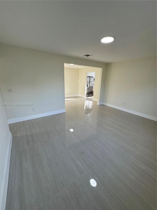 Activo con contrato: $3,850 (4 camas, 2 baños, 1858 Pies cuadrados)