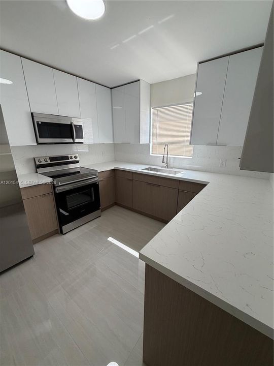 Activo con contrato: $3,850 (4 camas, 2 baños, 1858 Pies cuadrados)