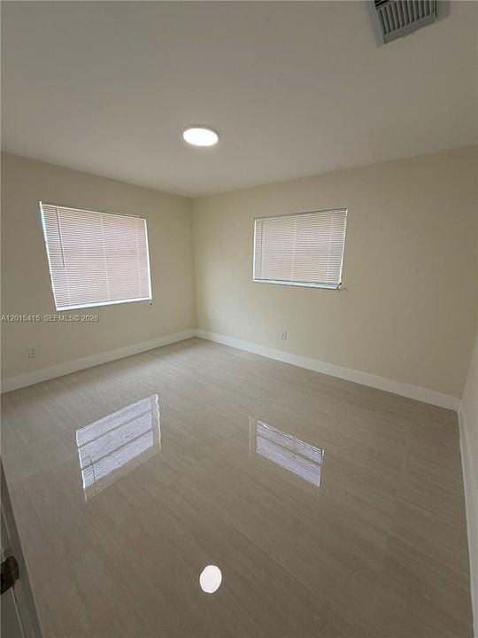 Activo con contrato: $3,850 (4 camas, 2 baños, 1858 Pies cuadrados)