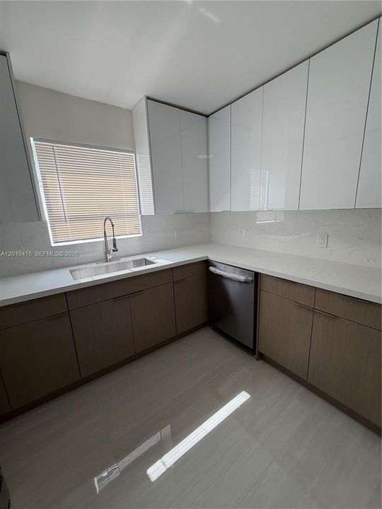 Activo con contrato: $3,850 (4 camas, 2 baños, 1858 Pies cuadrados)