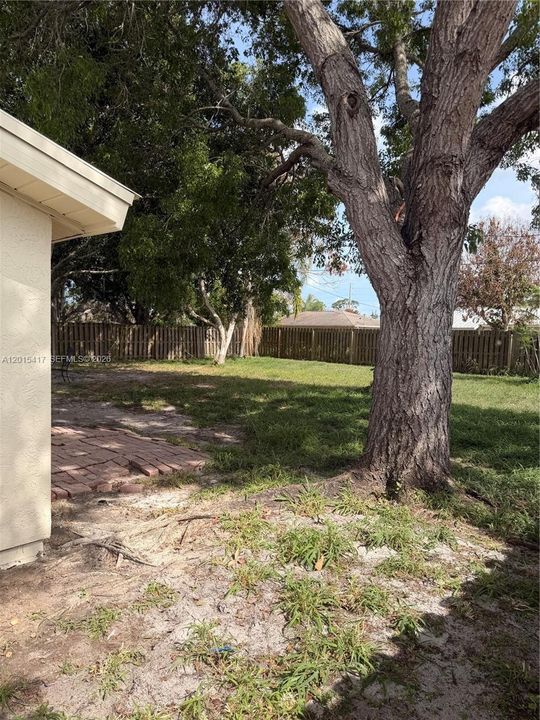 For Sale: $268,500 (3 beds, 2 baths, 1320 Square Feet)