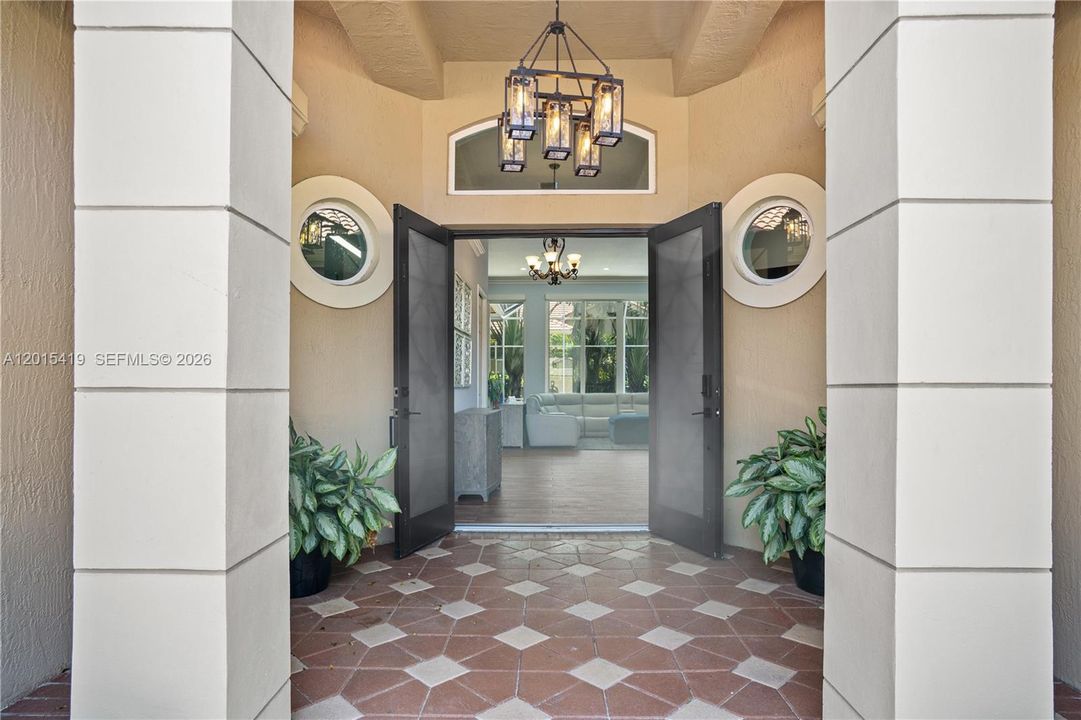 Activo con contrato: $1,249,000 (4 camas, 3 baños, 2479 Pies cuadrados)
