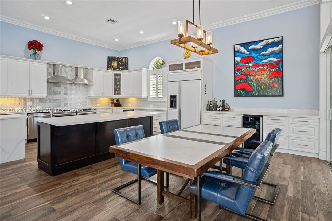 Activo con contrato: $1,249,000 (4 camas, 3 baños, 2479 Pies cuadrados)