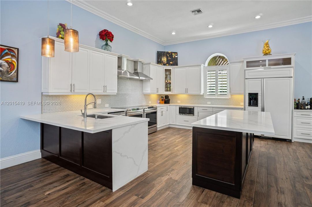 Activo con contrato: $1,249,000 (4 camas, 3 baños, 2479 Pies cuadrados)
