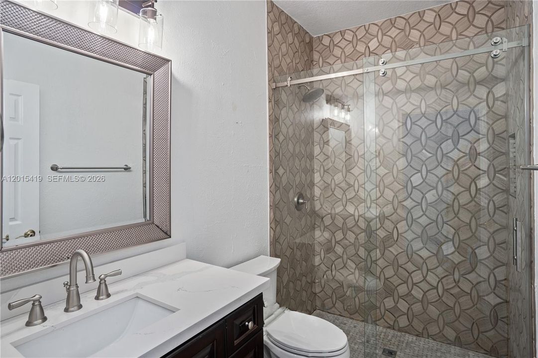 Activo con contrato: $1,249,000 (4 camas, 3 baños, 2479 Pies cuadrados)