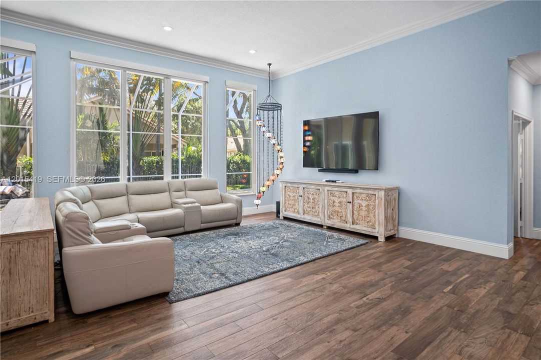 Activo con contrato: $1,249,000 (4 camas, 3 baños, 2479 Pies cuadrados)