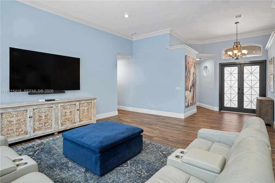 Activo con contrato: $1,249,000 (4 camas, 3 baños, 2479 Pies cuadrados)