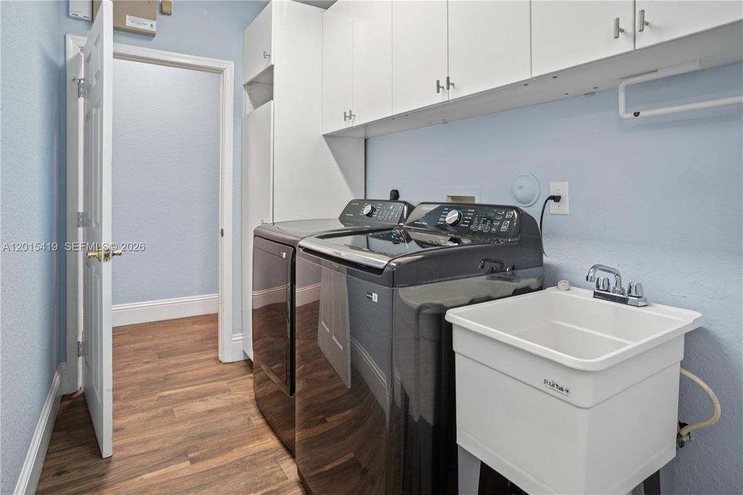 Activo con contrato: $1,249,000 (4 camas, 3 baños, 2479 Pies cuadrados)